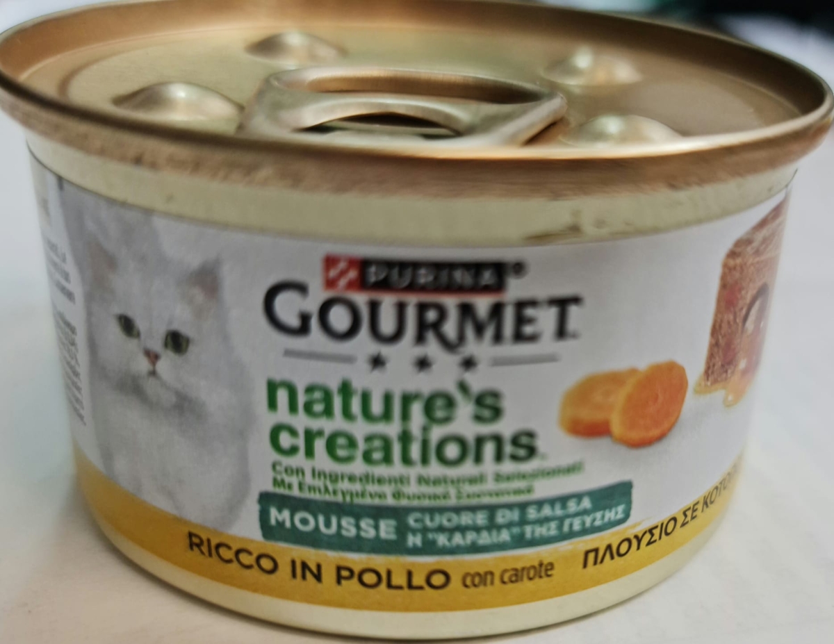 NESTLE' PURINA  GOURMET NATURE'S CREATIONS MOUSSE CUORE DI SALSA RICCO IN POLLO CON CAROTE 
